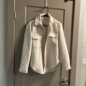 Abercrombie cream oversized shirt jacket
"shacket"
